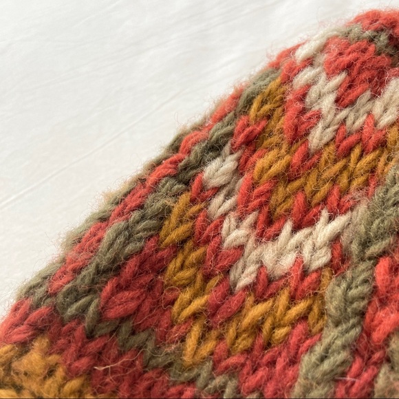 Handmade Wool Woven Pom Beanie Hat - Picture 4 of 4